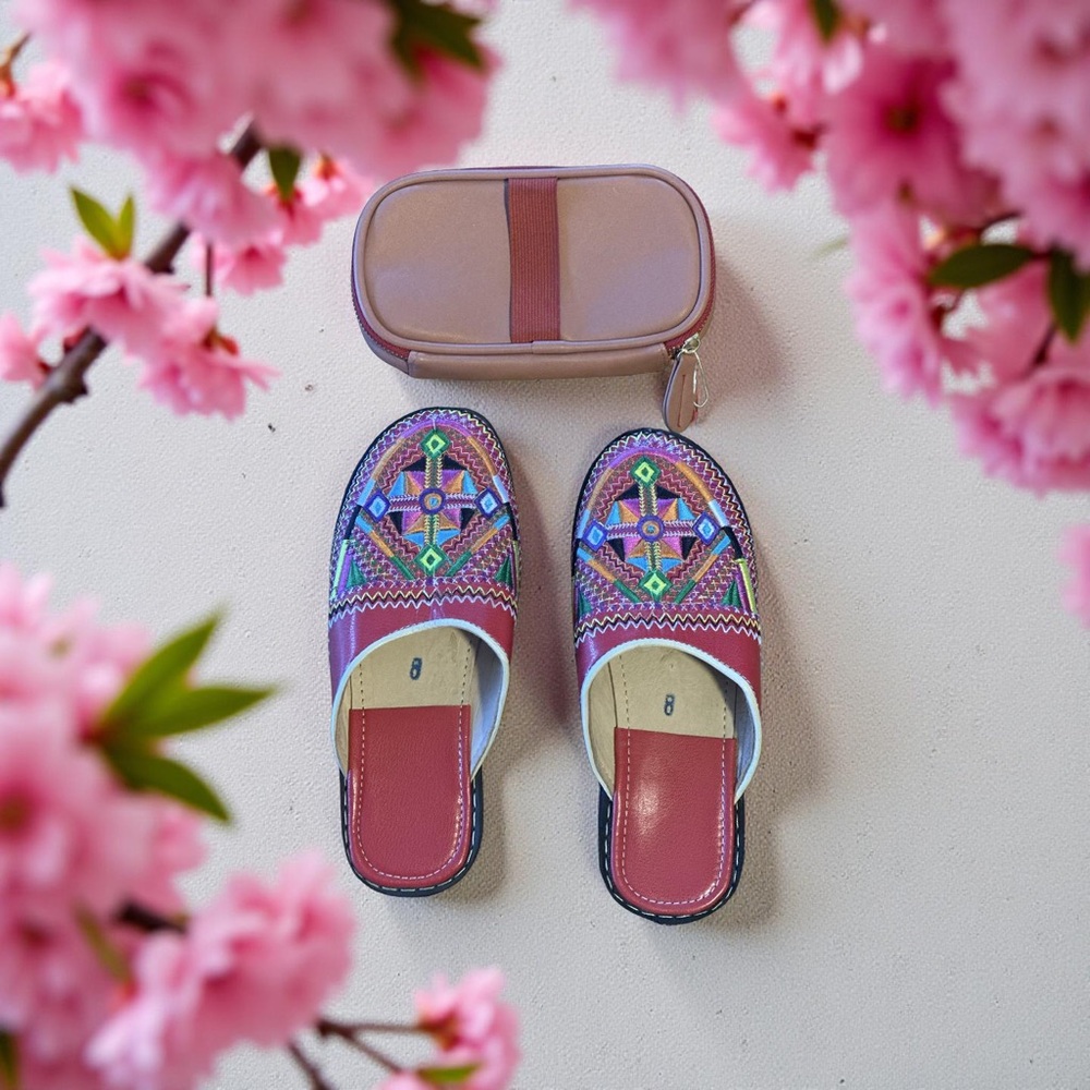 Moroccan  Style Embroidered Babouche  Shoes - US 8 Brand New & Make Up Bag !!!!
